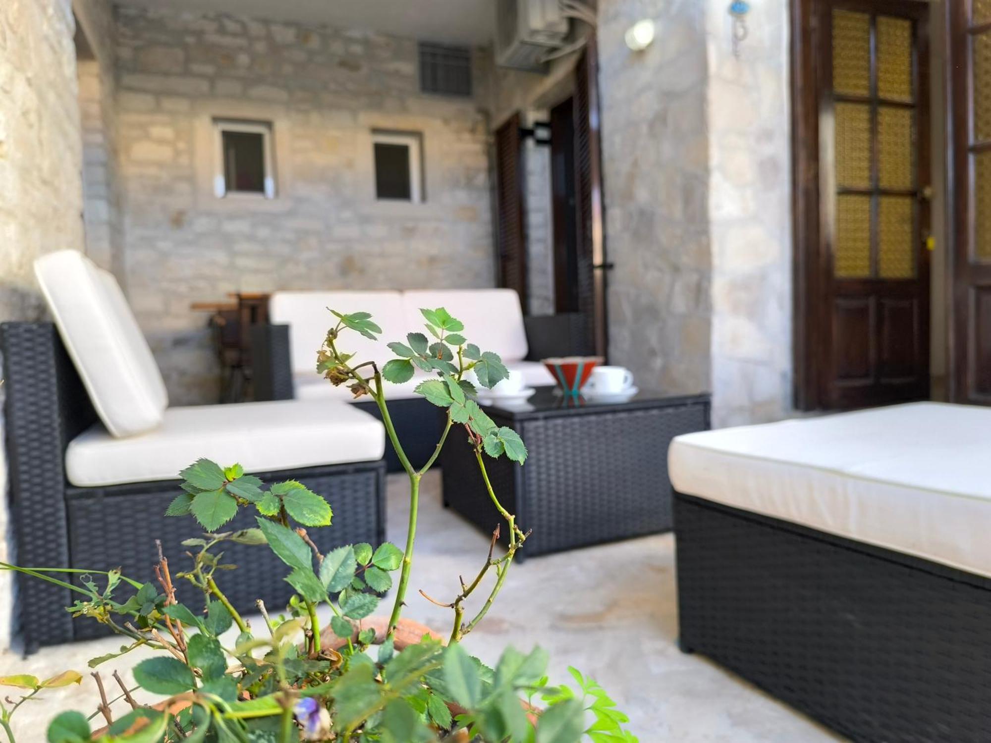 Poseidon Apartment *