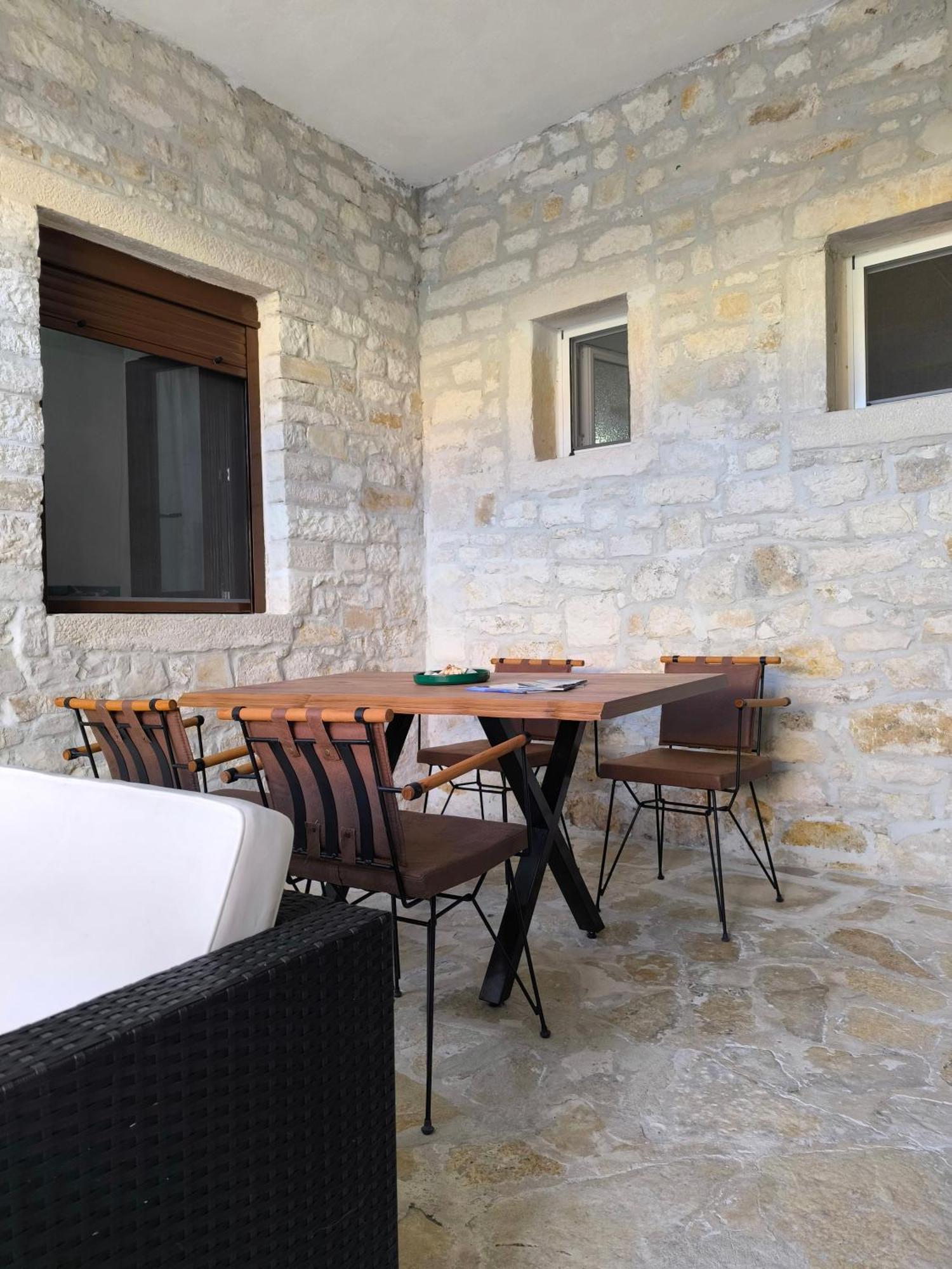 Poseidon Apartment *